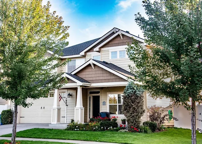 Family Fun! Gorgeous North Idaho Home W/Tesla Charge : Prairie Inn